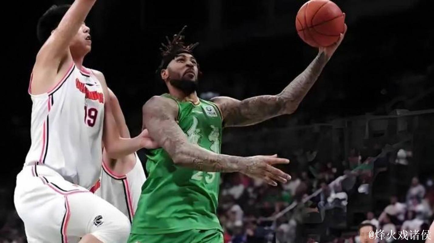 最萌身高差,莫兰德和法尔跳球竟成笑料,有时候放弃也是一种选择,辽宁男篮主场险胜宁波比分紧张 最萌身高差,莫兰德和法尔跳球竟成笑料,有时候放弃也是一种选择,辽宁男篮主场险胜宁波比分紧张